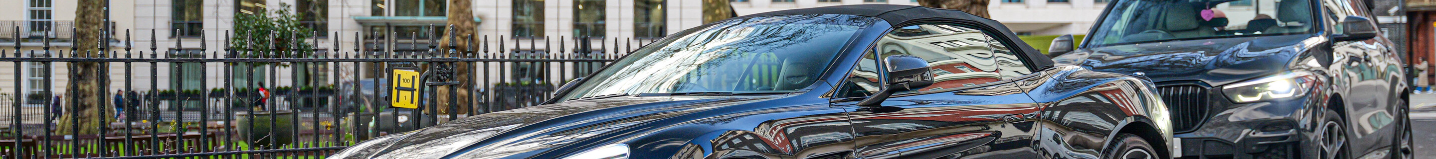 Aston Martin Vanquish Volante
