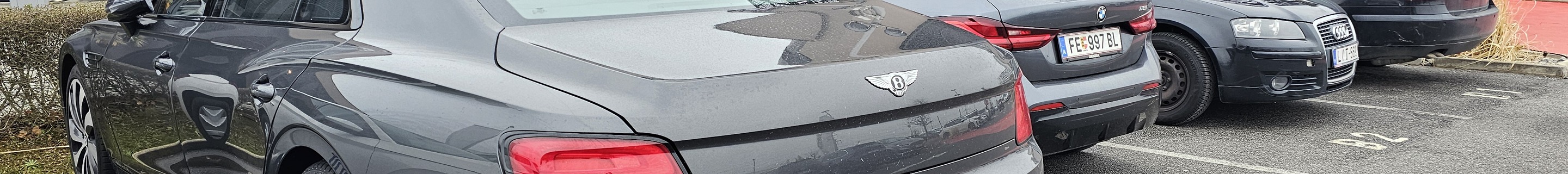 Bentley Flying Spur V8 Azure