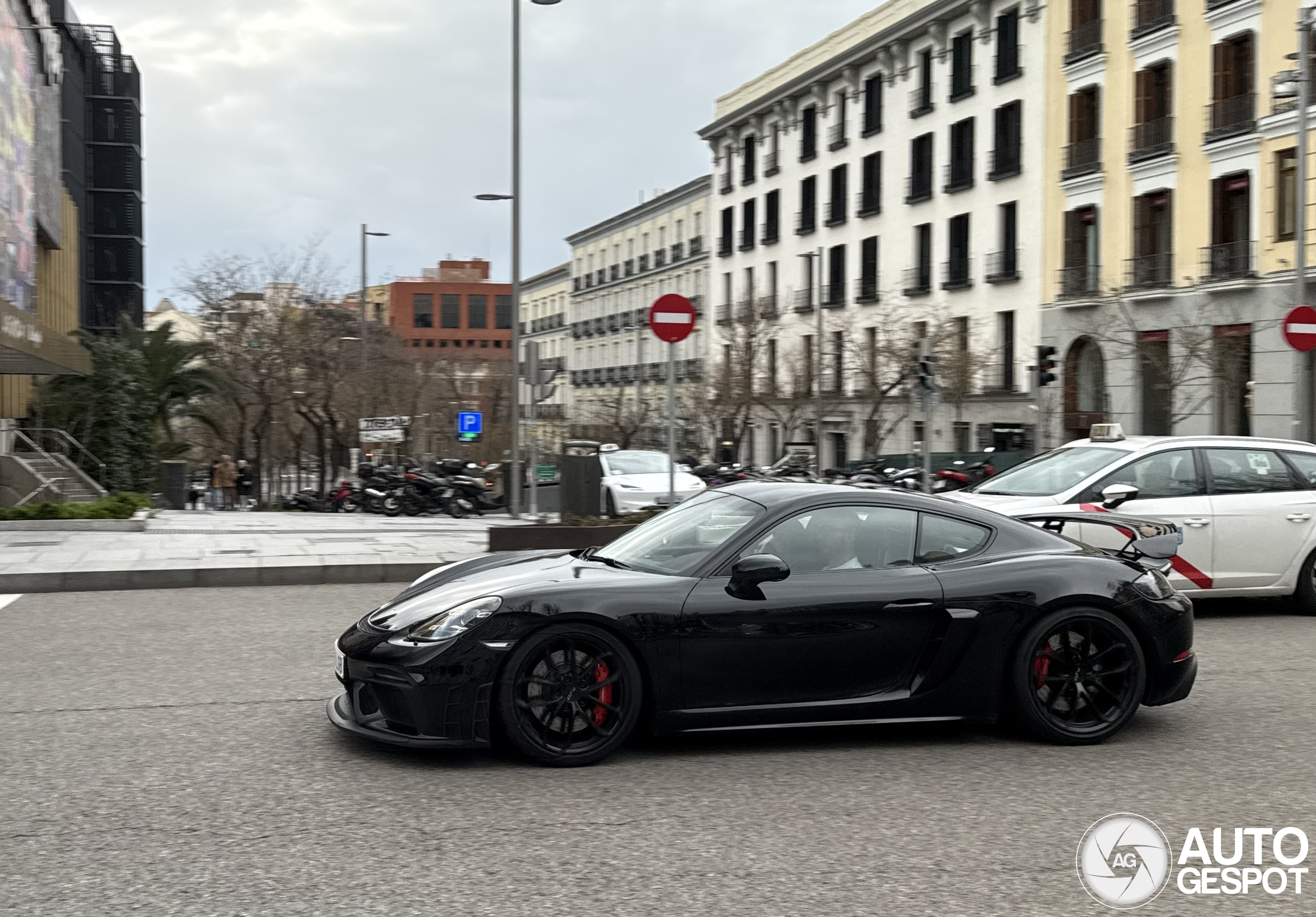 Porsche 718 Cayman GT4
