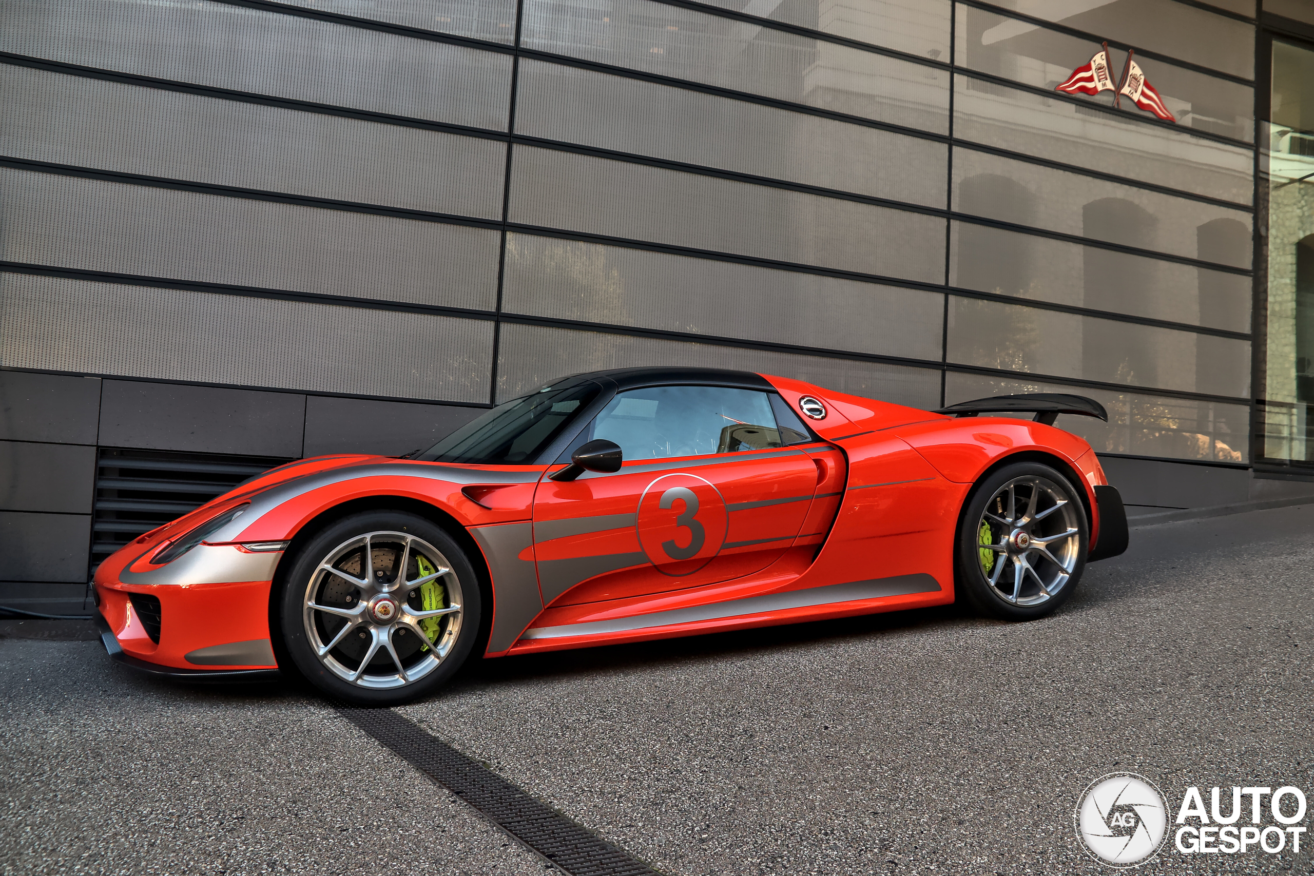 Porsche 918 Spyder Weissach Package