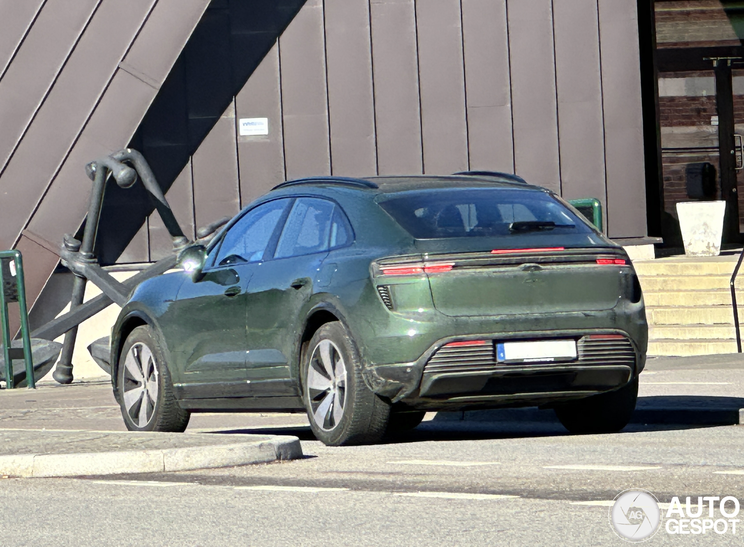 Porsche Macan EV Turbo