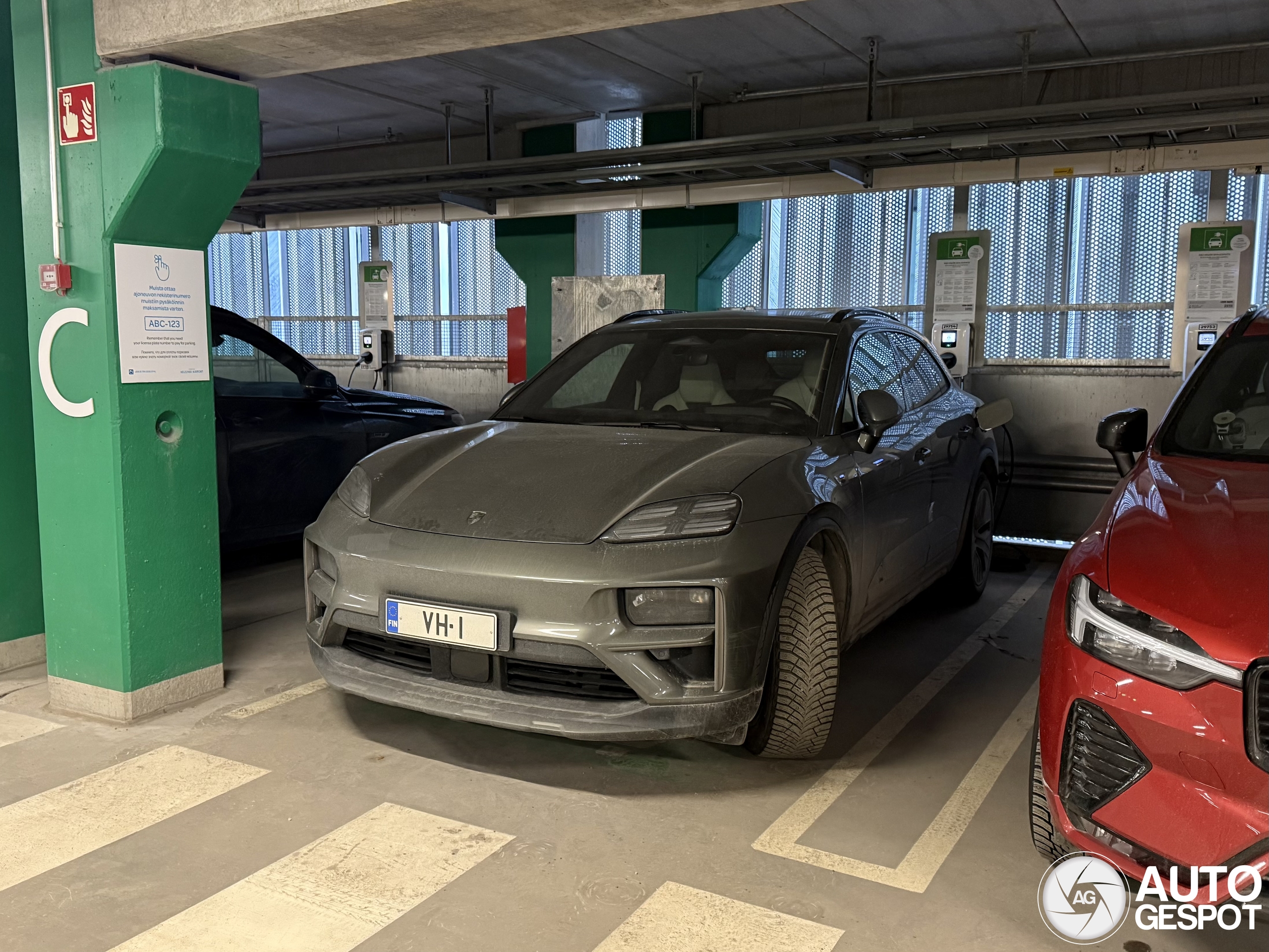 Porsche Macan EV Turbo