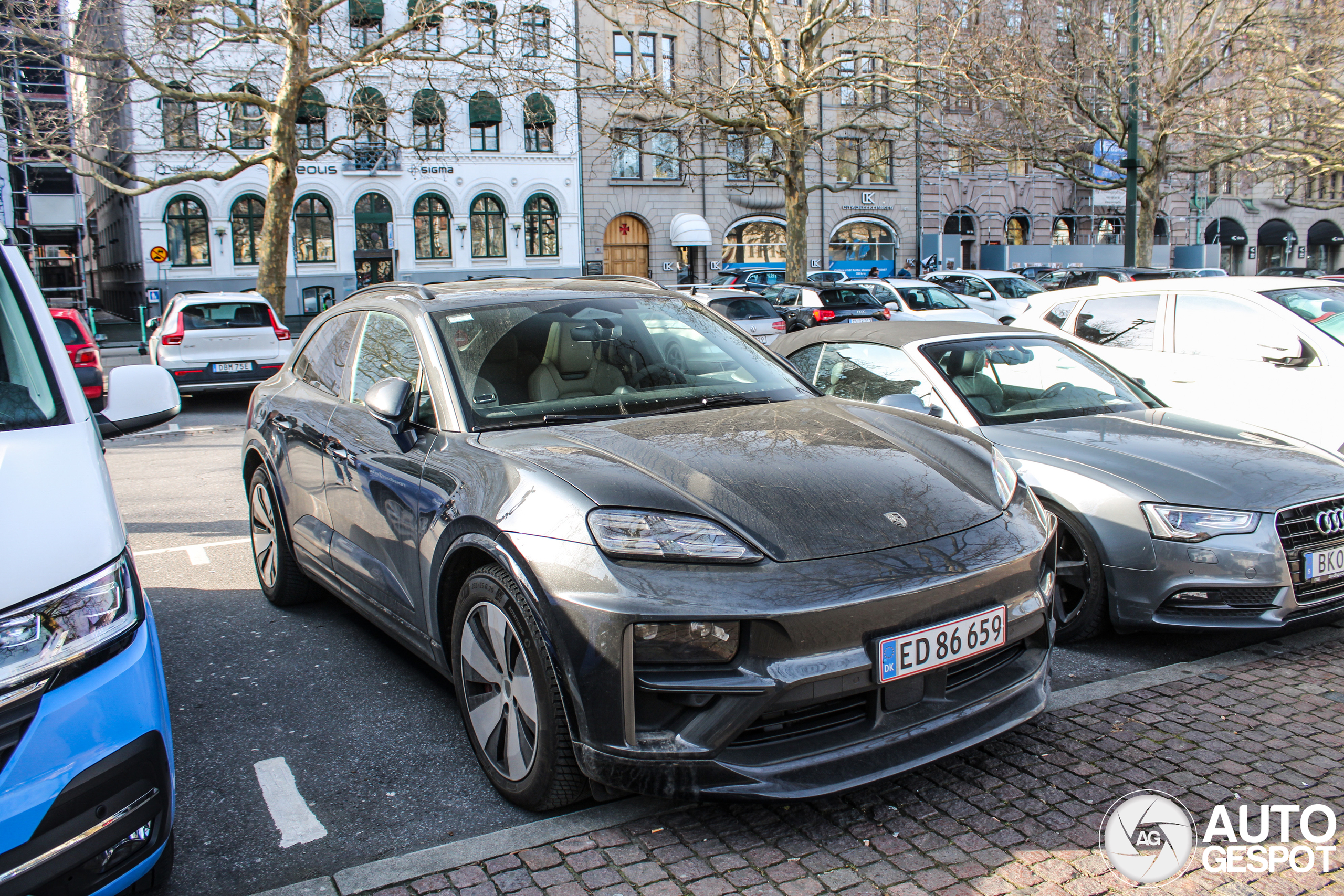 Porsche Macan EV Turbo