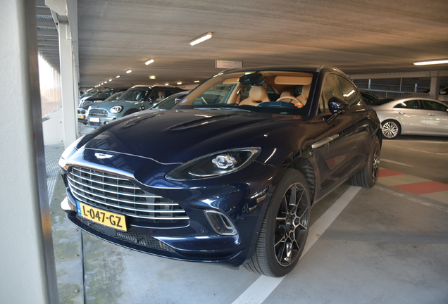 Aston Martin DBX