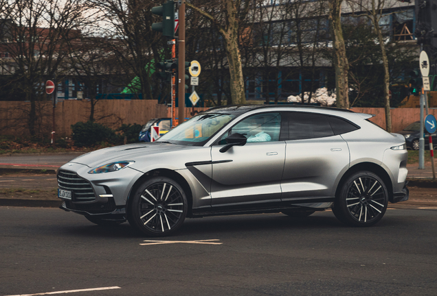 Aston Martin DBX707