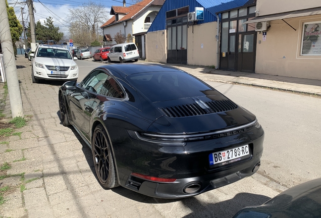 Porsche 992 Carrera 4 GTS