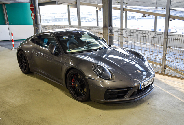 Porsche 992 Carrera 4 GTS