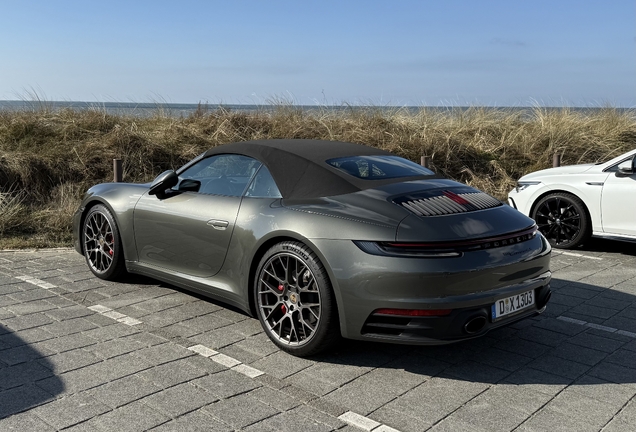 Porsche 992 Carrera 4S Cabriolet