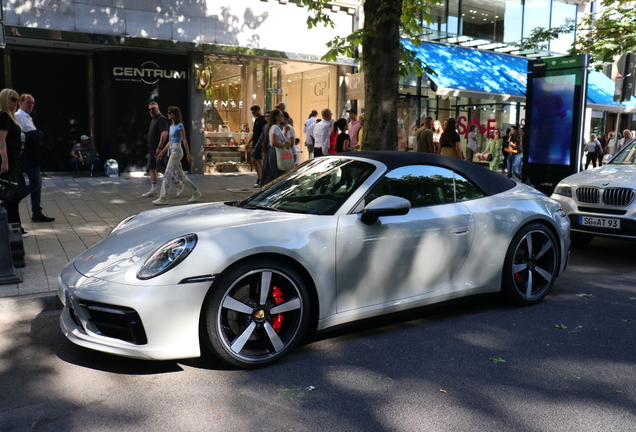 Porsche 992 Carrera 4S Cabriolet