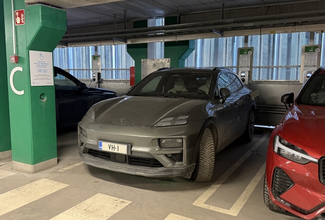 Porsche Macan EV Turbo