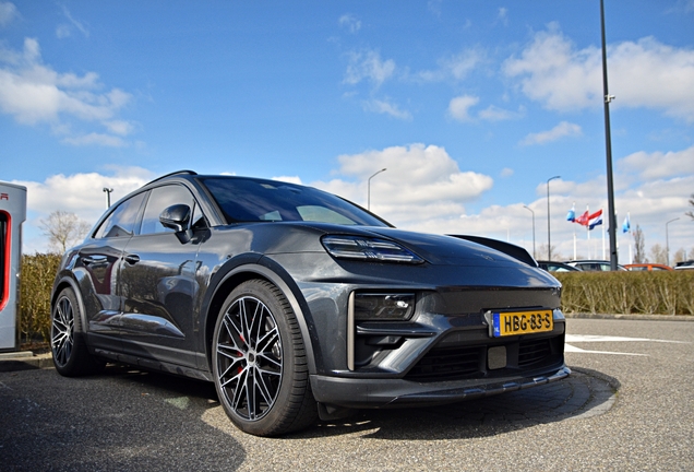 Porsche Macan EV Turbo