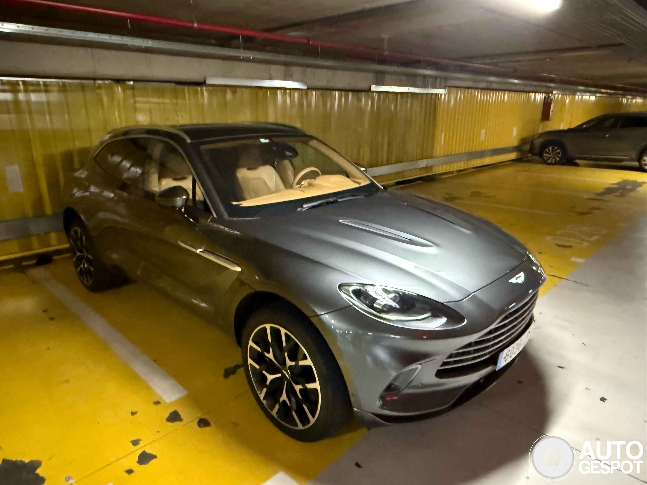 Aston Martin DBX