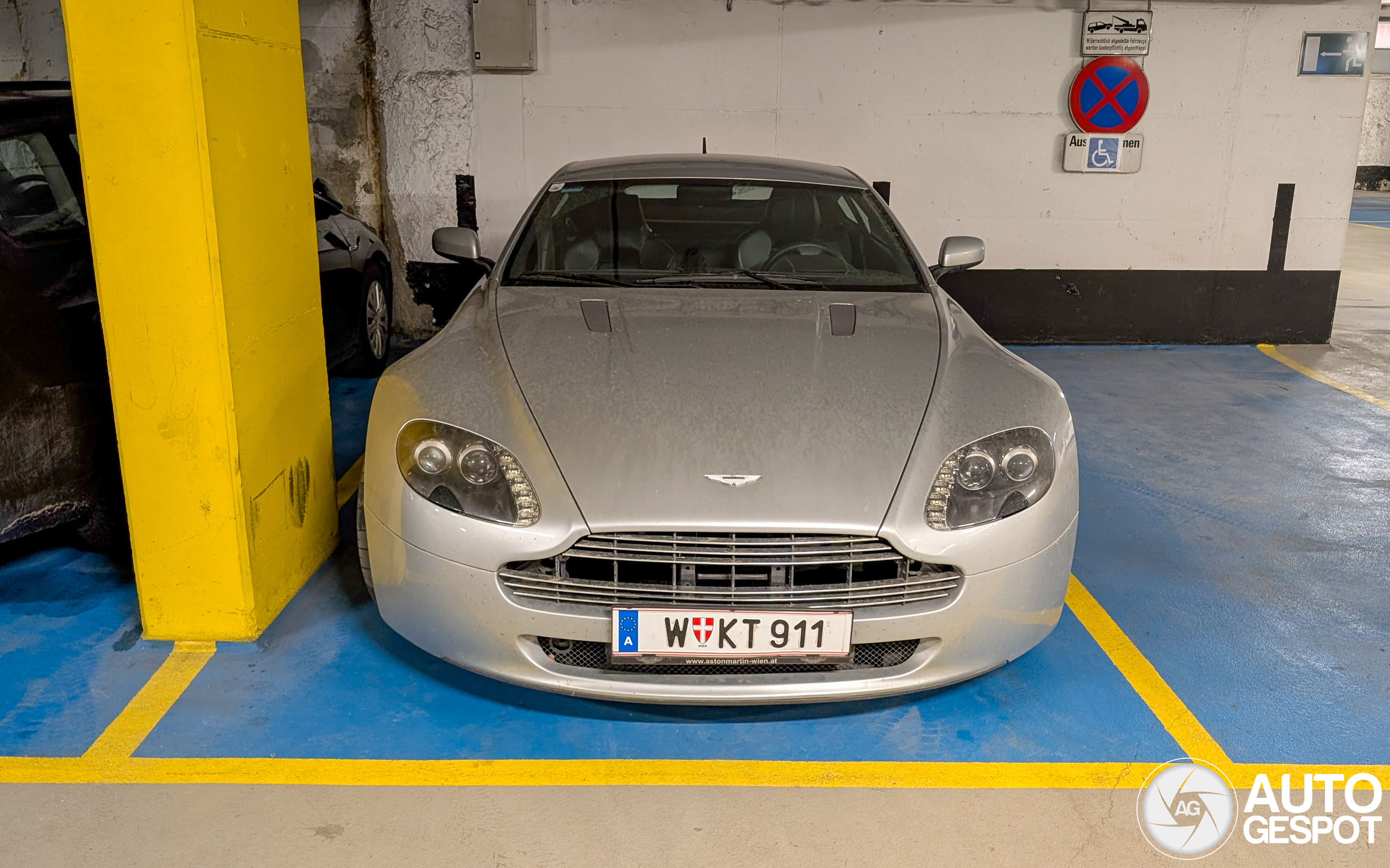 Aston Martin V8 Vantage