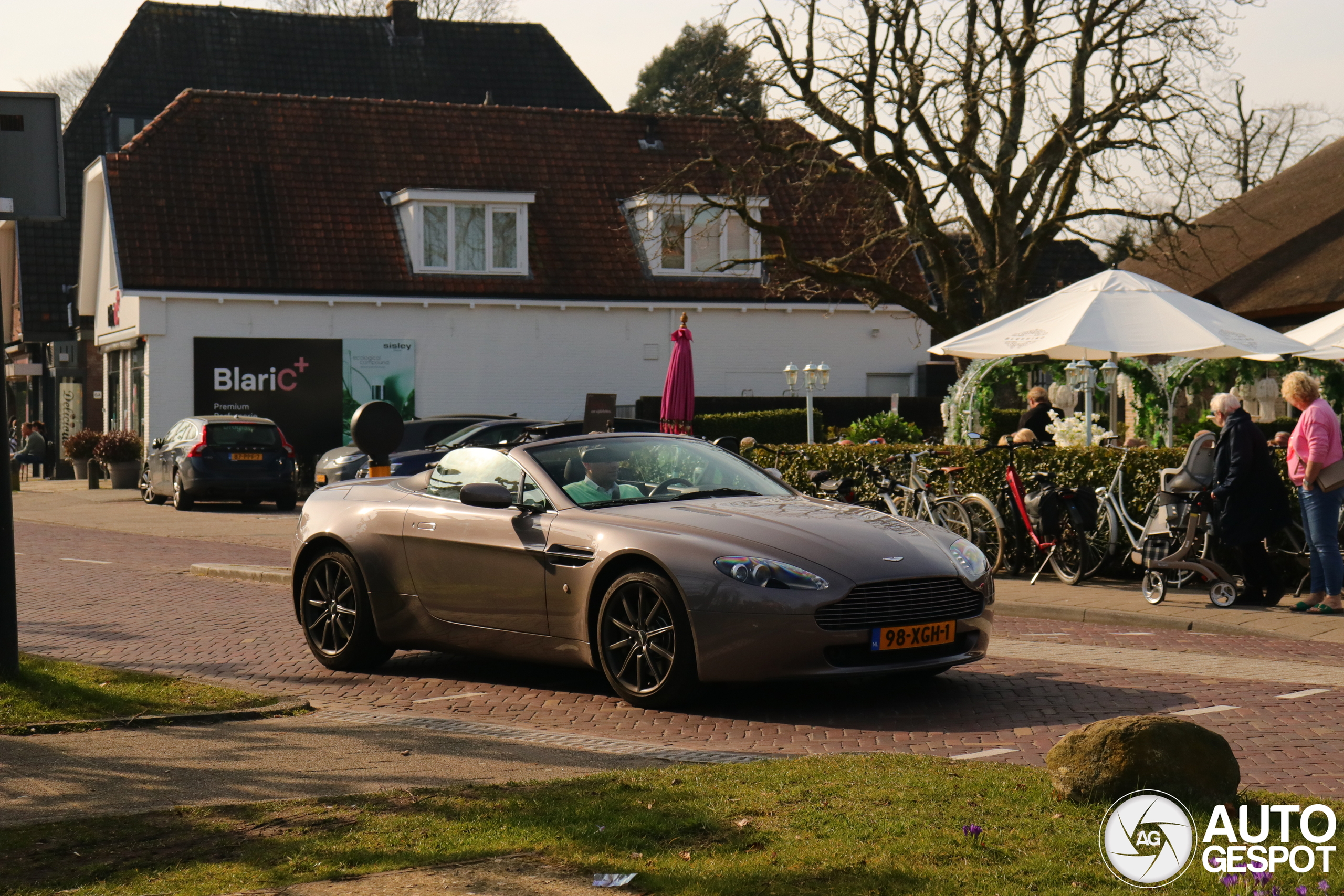 Aston Martin V8 Vantage Roadster
