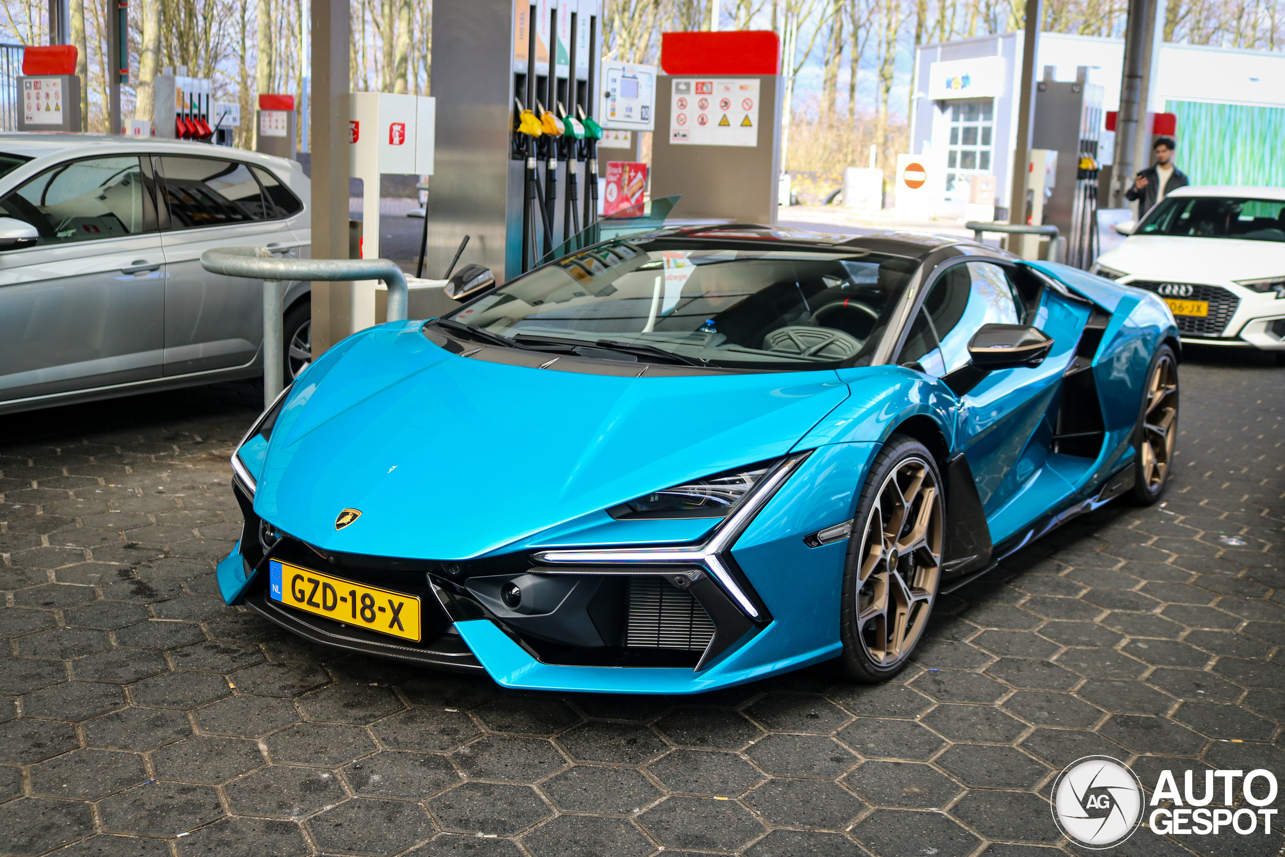 Lamborghini Revuelto