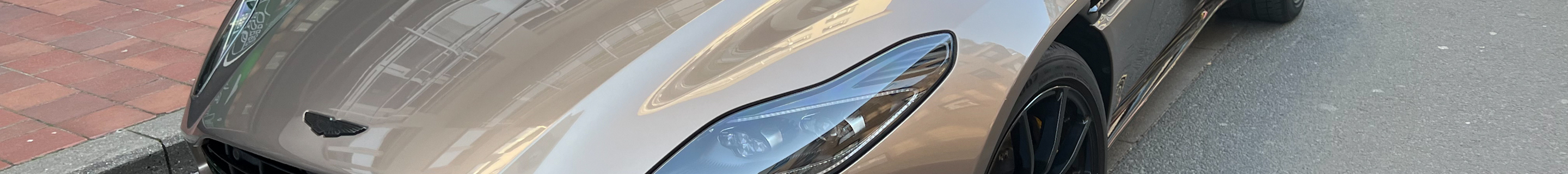 Aston Martin DB11 V8 Volante