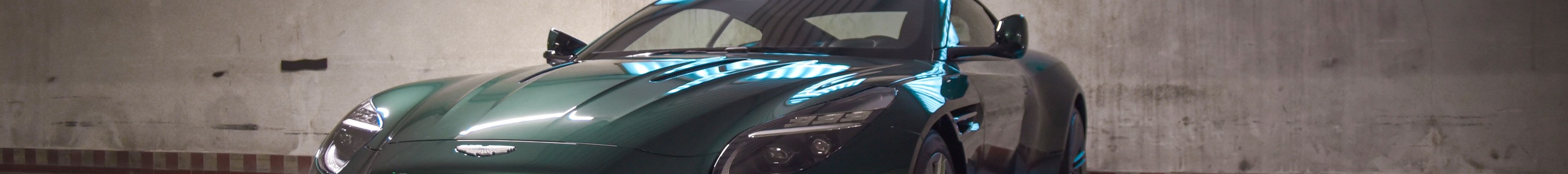 Aston Martin DB12