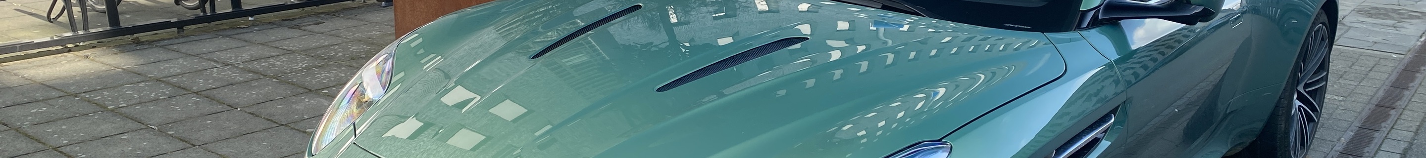 Aston Martin DB12 Volante