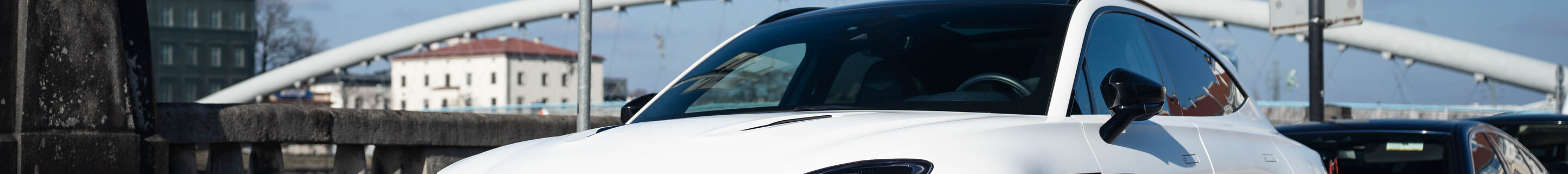 Aston Martin DBX707