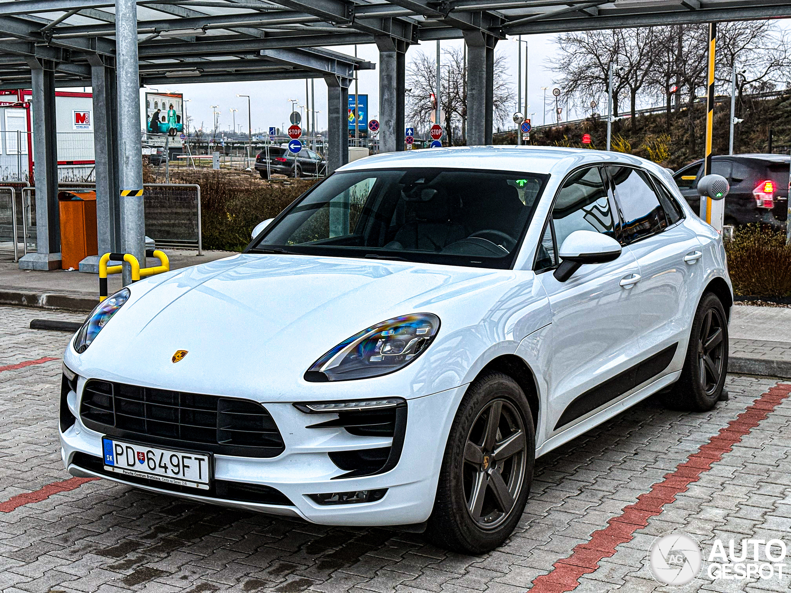 Porsche 95B Macan Turbo