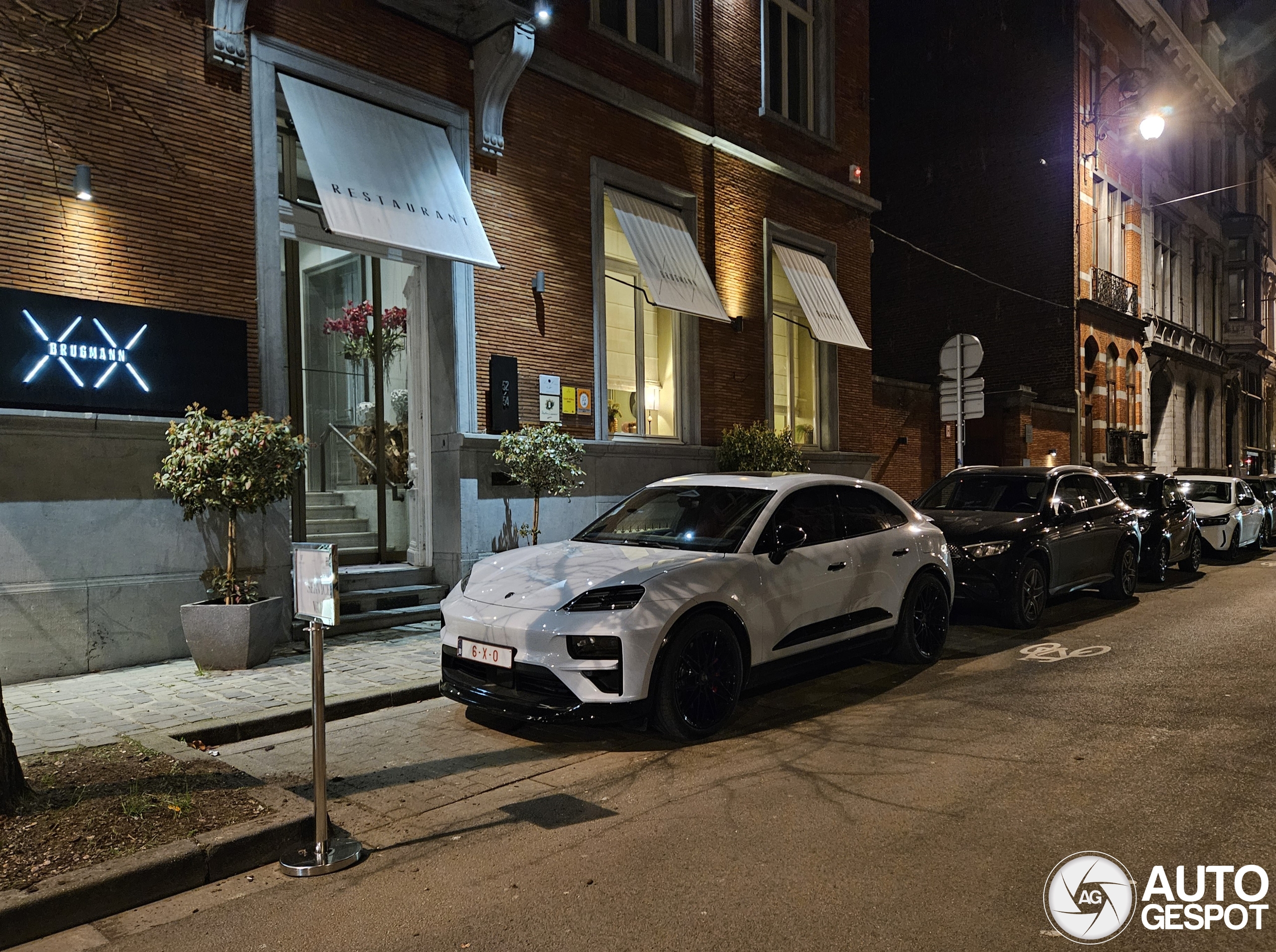 Porsche Macan EV Turbo
