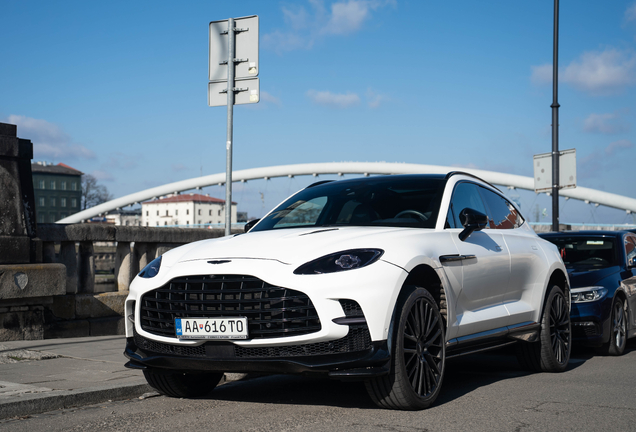 Aston Martin DBX707