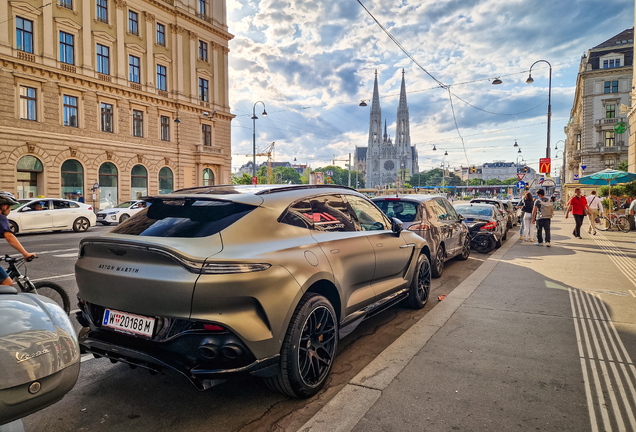 Aston Martin DBX707