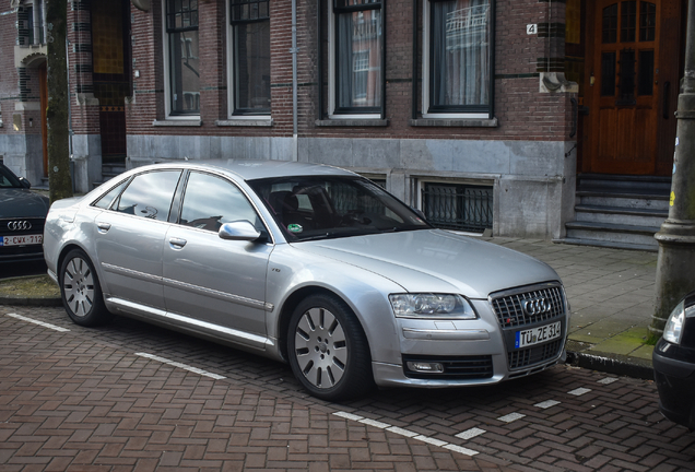 Audi S8 D3