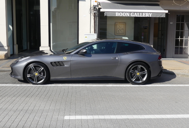 Ferrari GTC4Lusso
