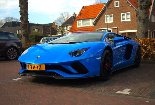 Lamborghini Aventador S LP740-4