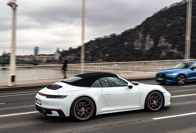 Porsche 992 Carrera 4S Cabriolet