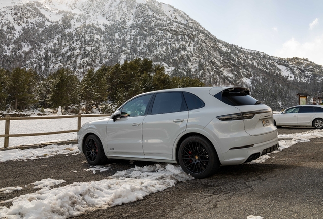 Porsche 9YA Cayenne GTS