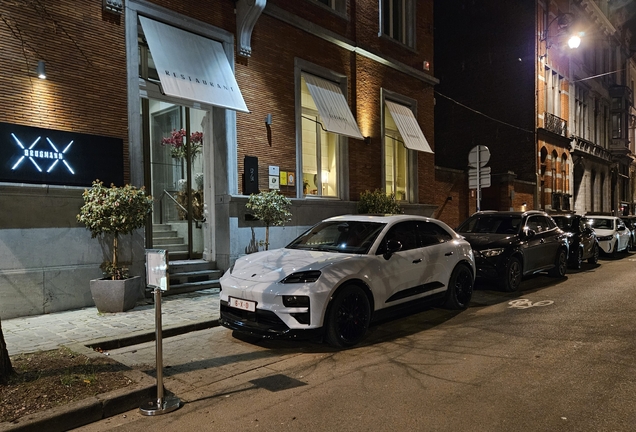 Porsche Macan EV Turbo