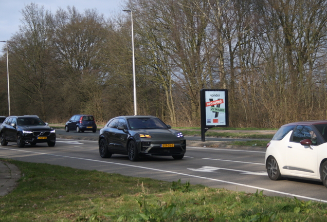 Porsche Macan EV Turbo
