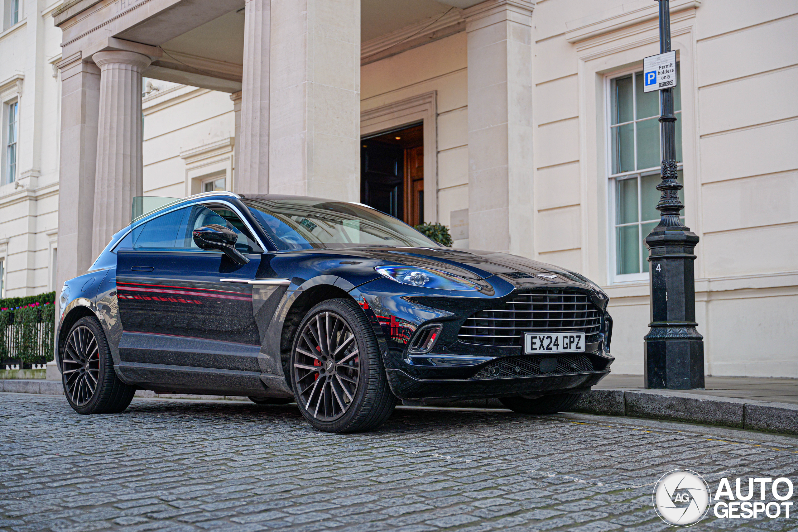 Aston Martin DBX