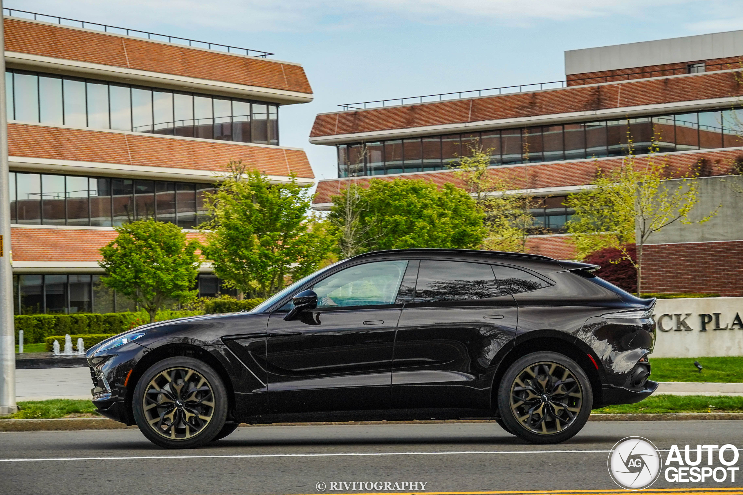 Aston Martin DBX
