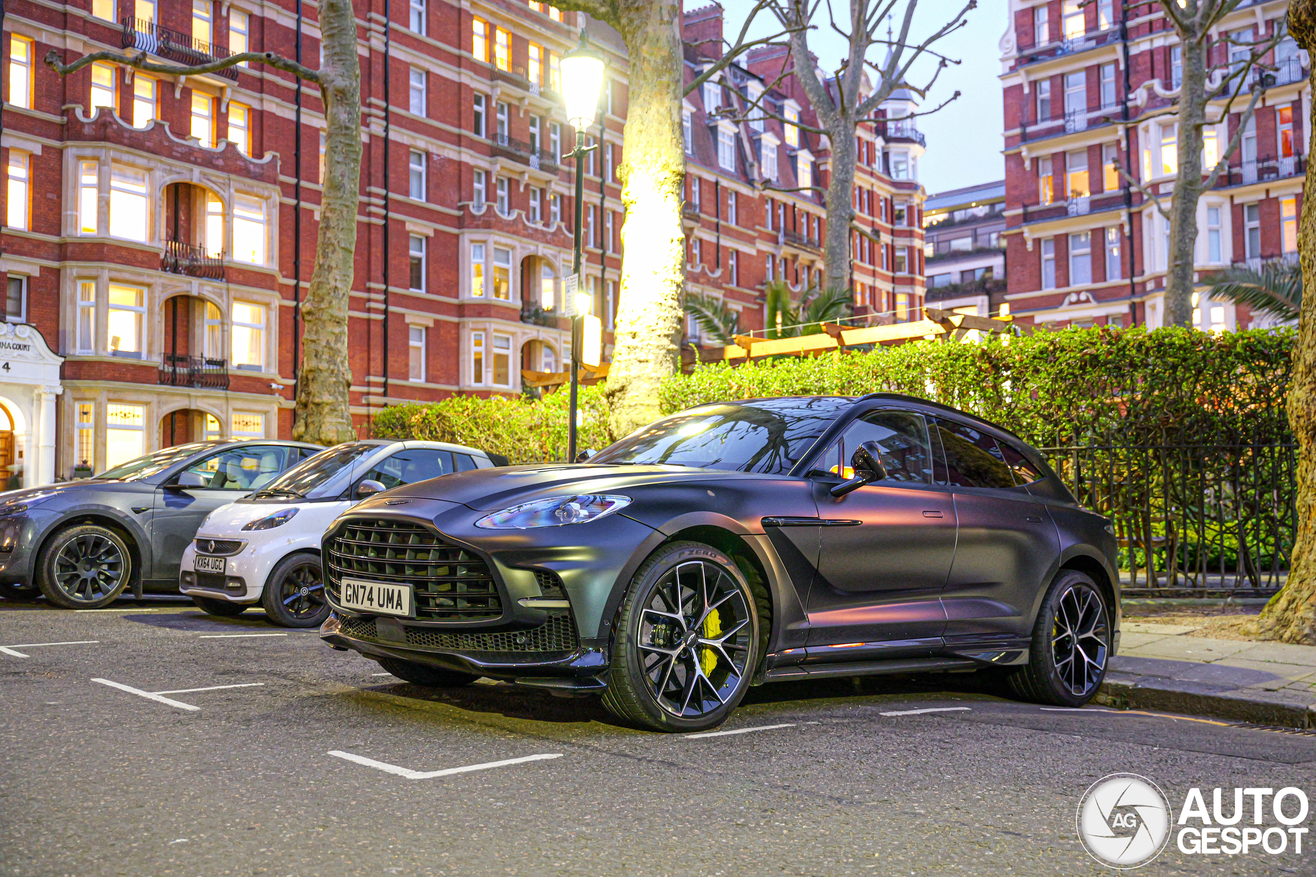 Aston Martin DBX707