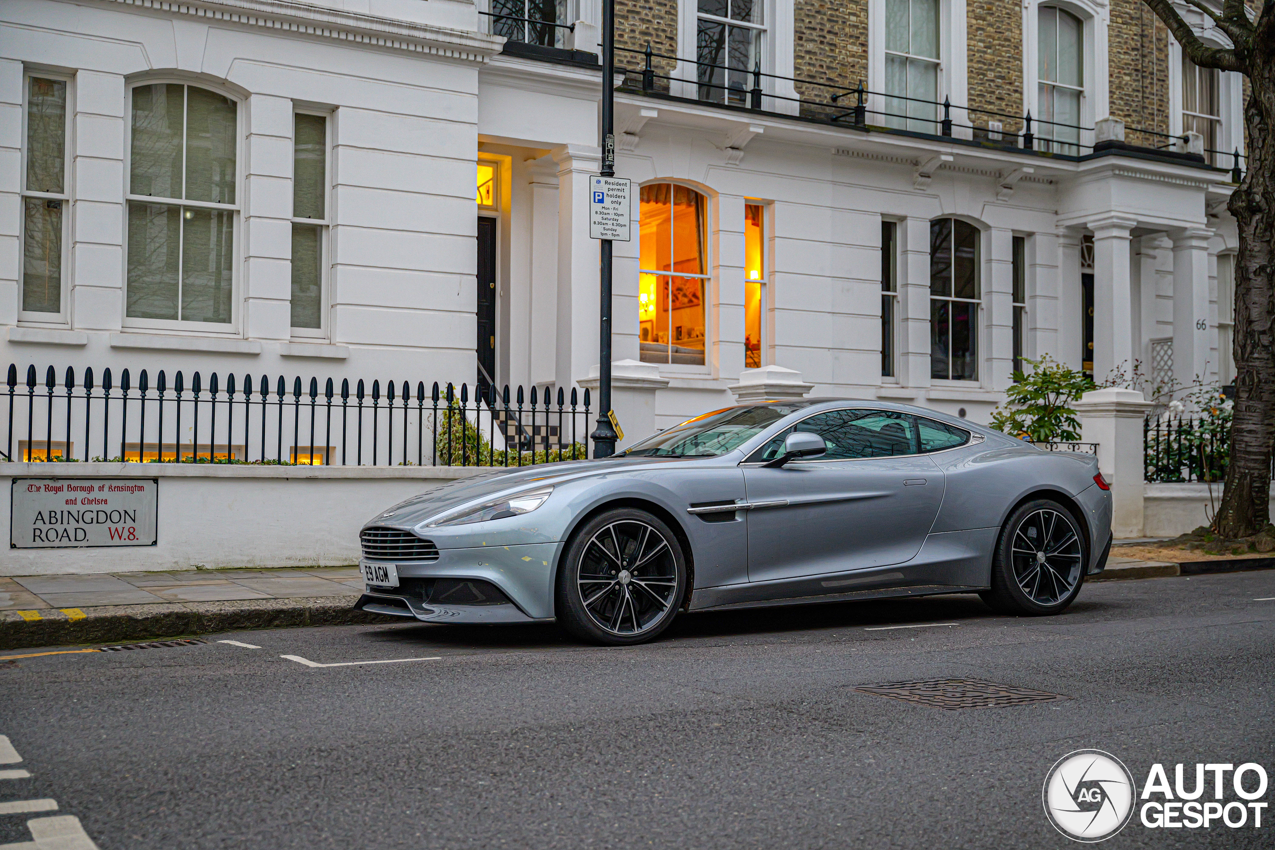 Aston Martin Vanquish 2013