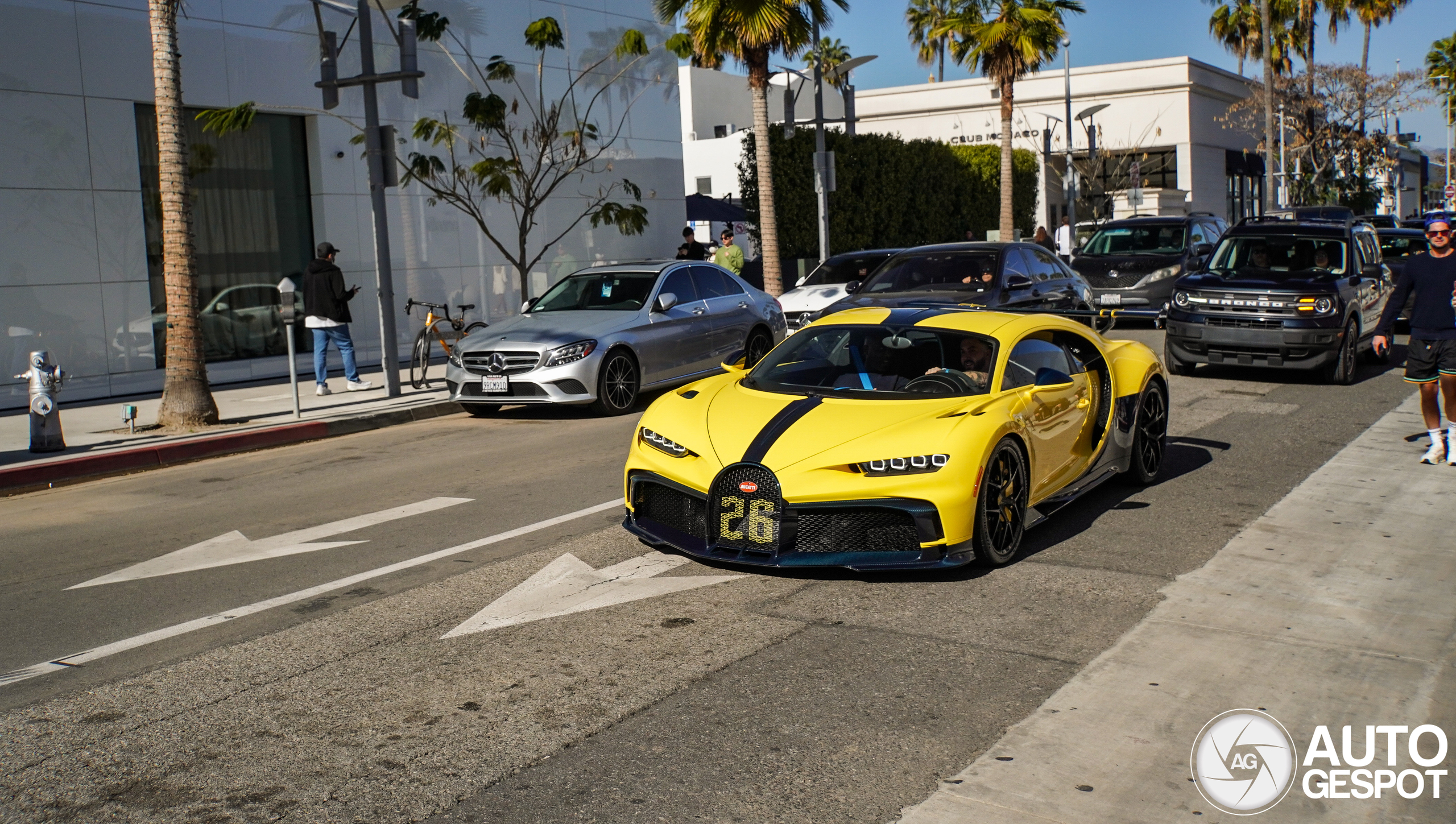 Bugatti Chiron Pur Sport is de ultieme flaneer mobiel in Beverly Hills