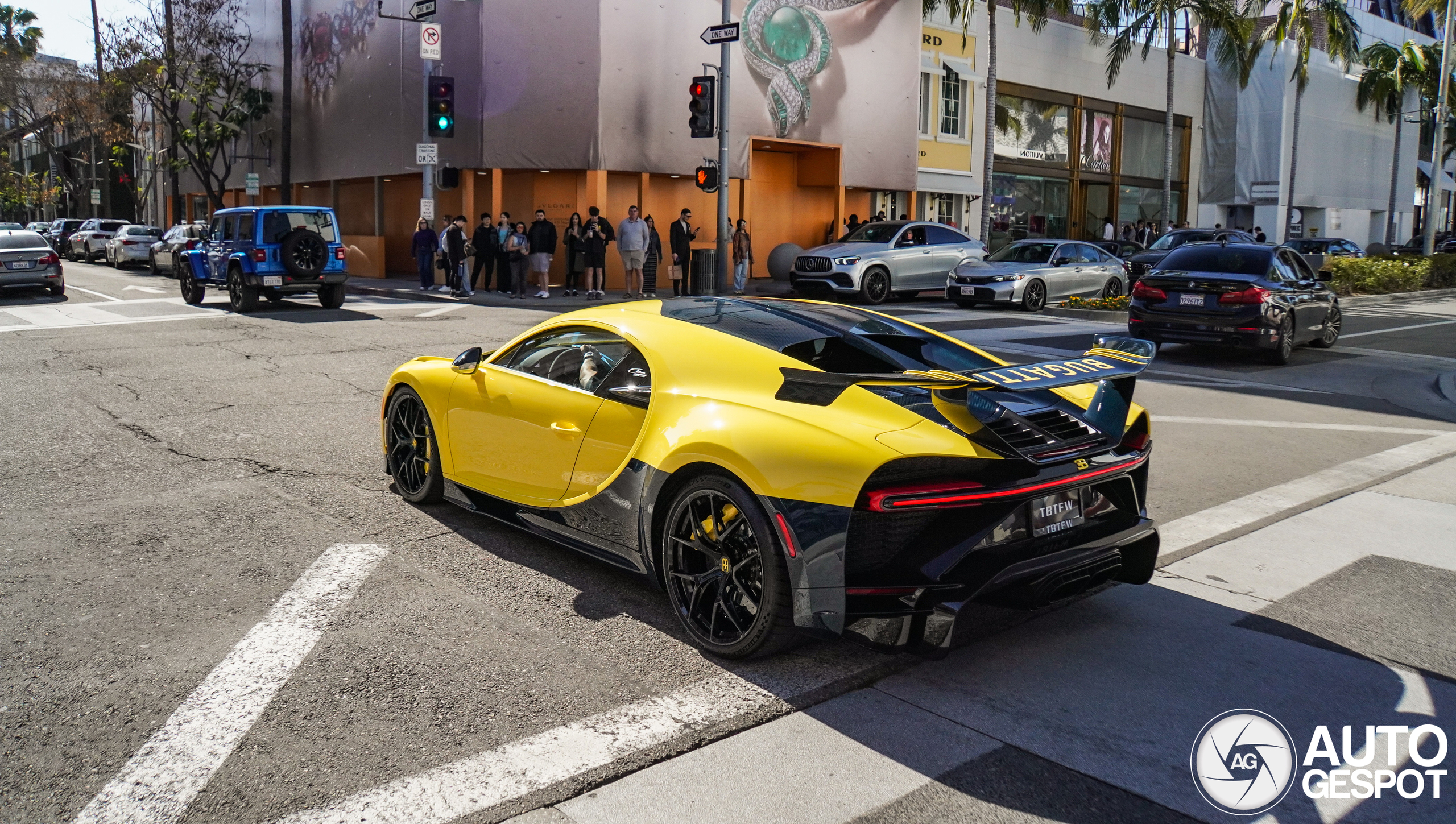 Bugatti Chiron Pur Sport is de ultieme flaneer mobiel in Beverly Hills