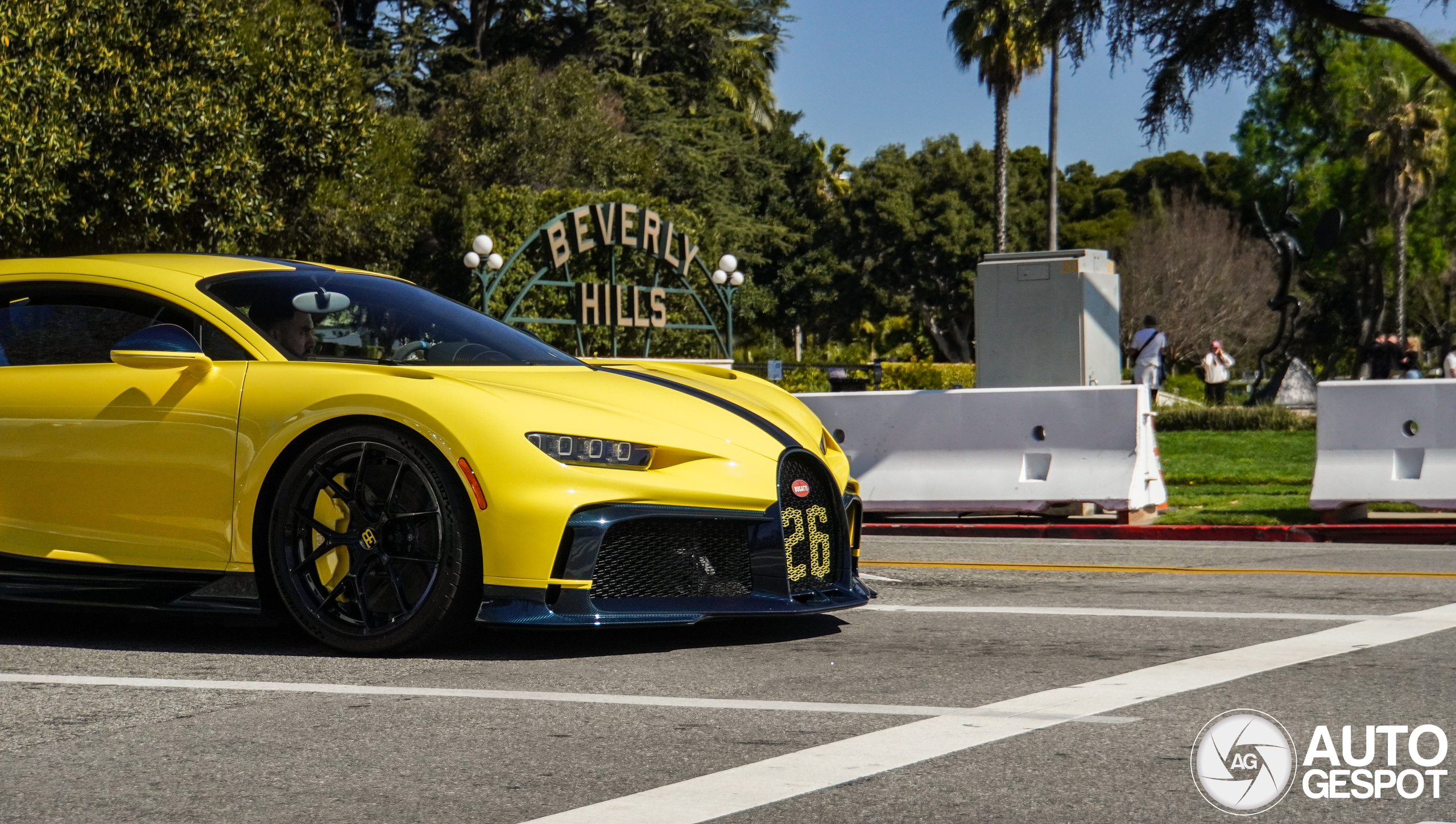 Bugatti Chiron Pur Sport okreće glave na Rodeo Drive-u