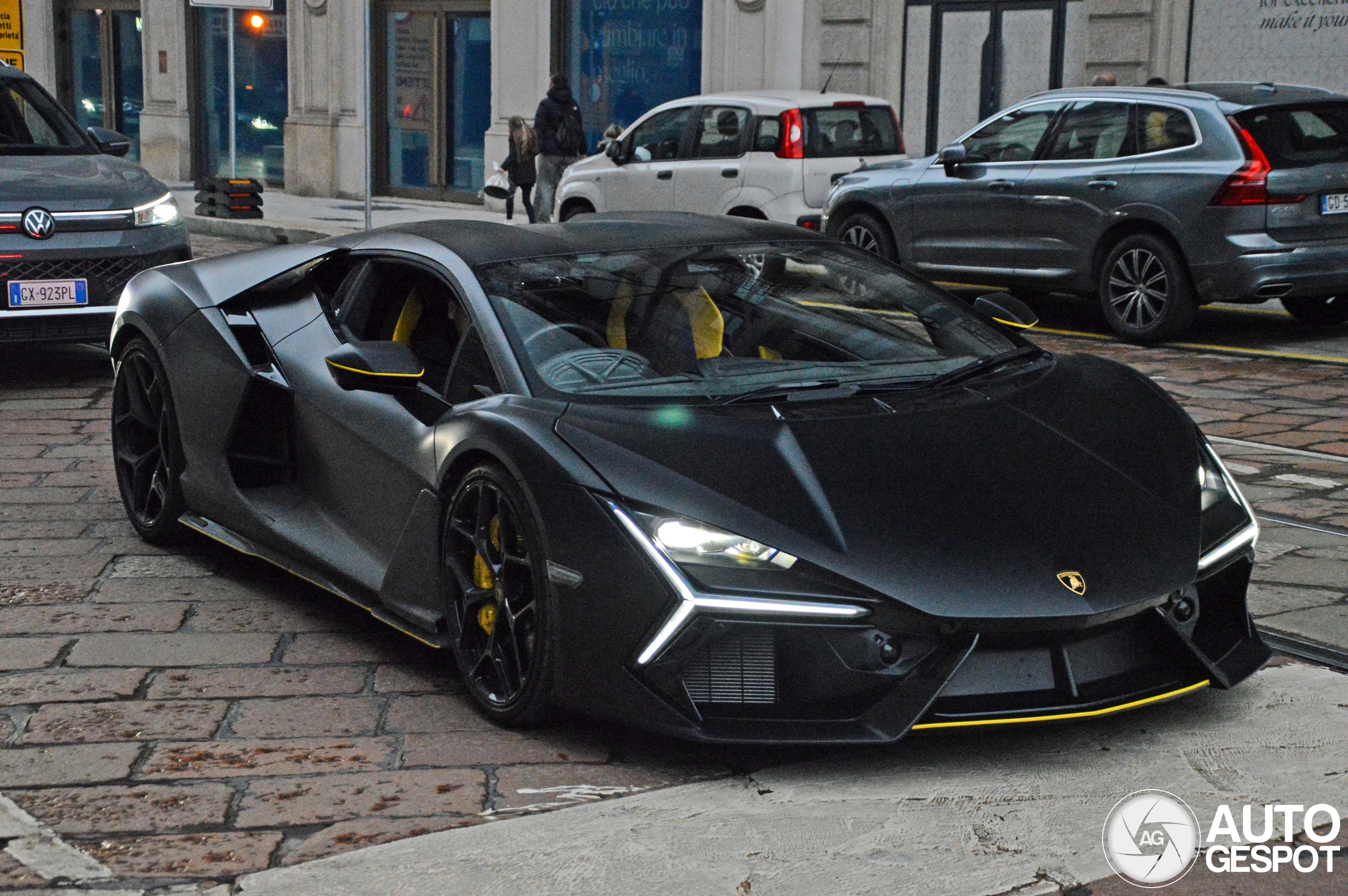 Lamborghini Revuelto