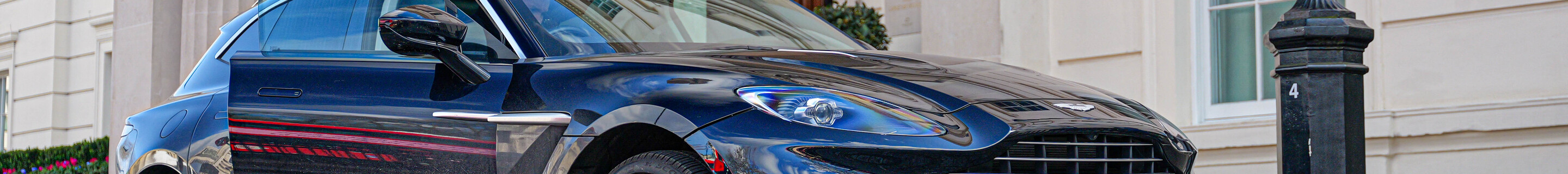 Aston Martin DBX