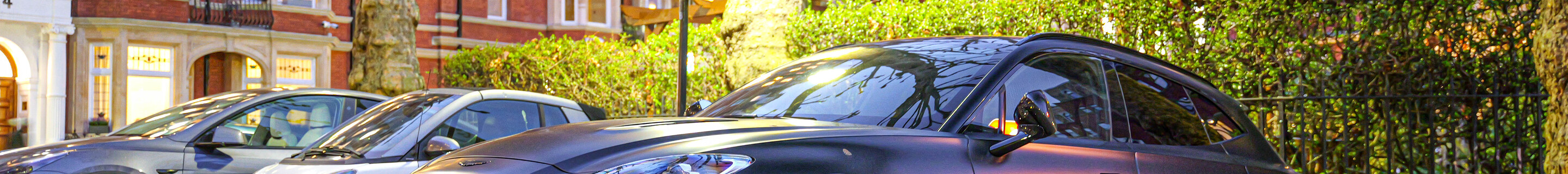 Aston Martin DBX707