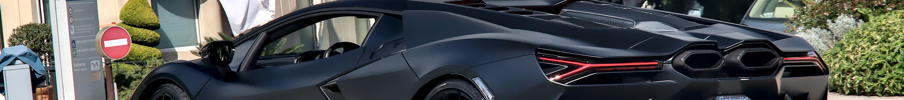 Lamborghini Revuelto