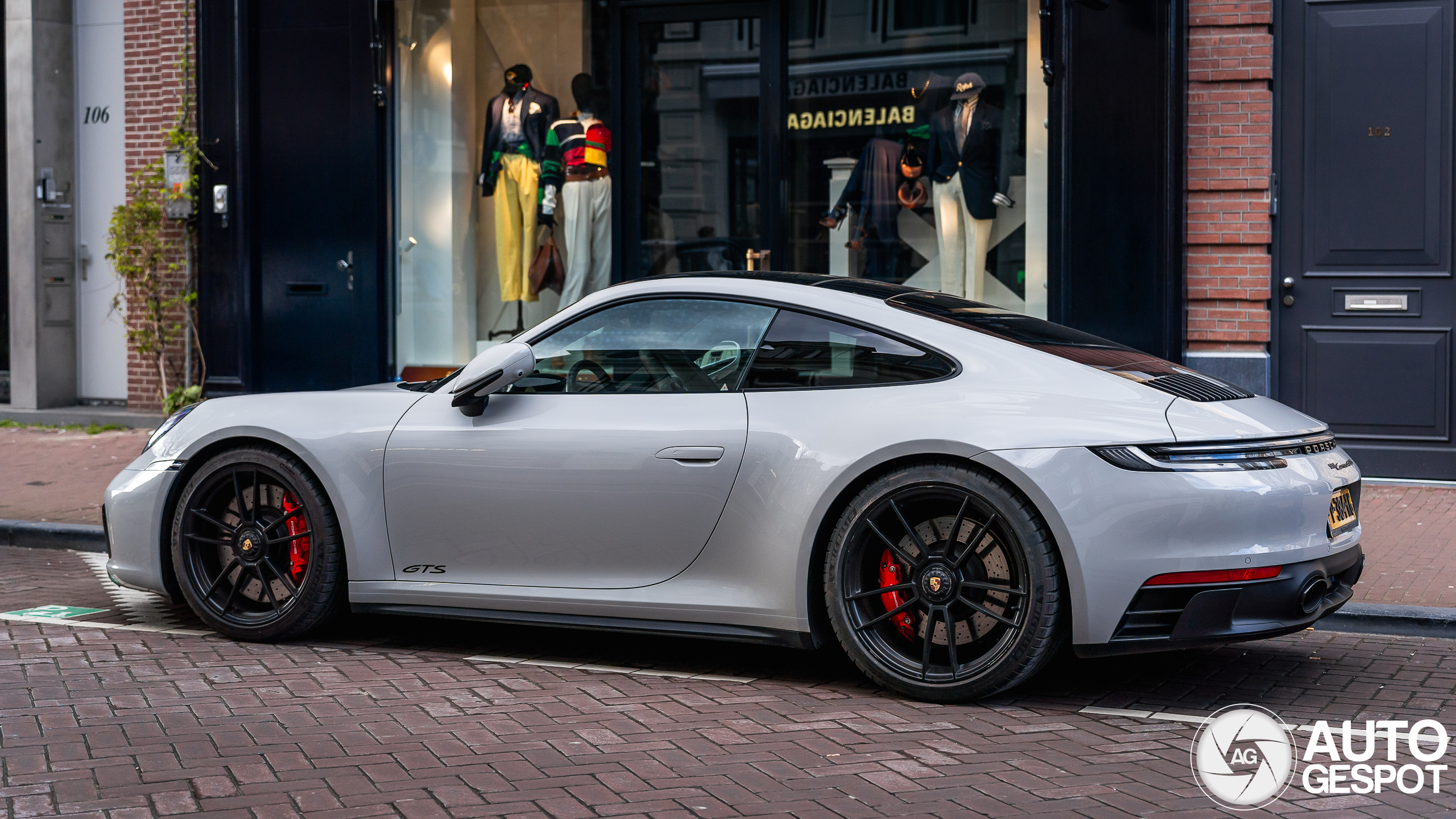 Porsche 992 Carrera 4 GTS