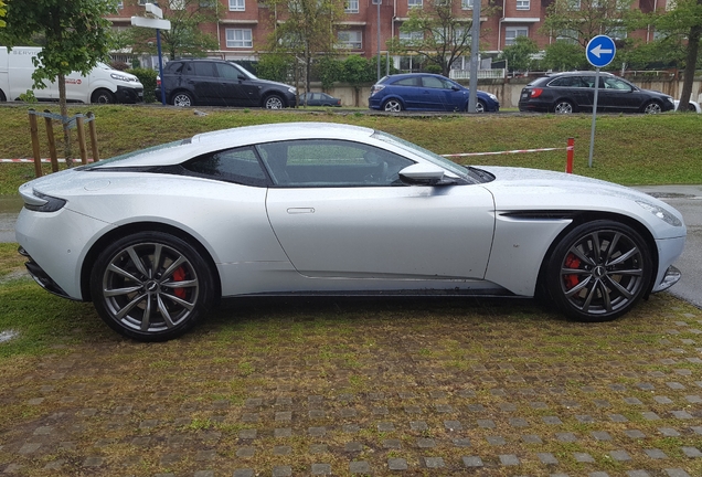 Aston Martin DB11 V8