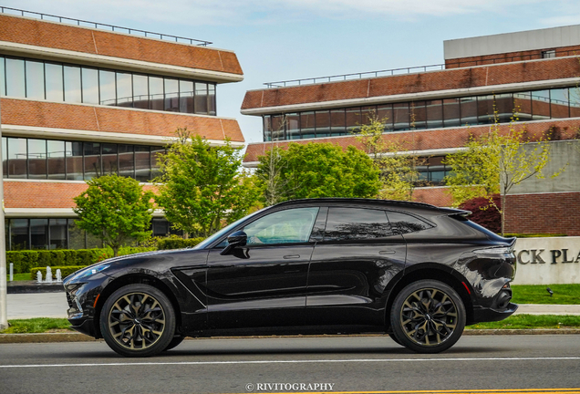 Aston Martin DBX