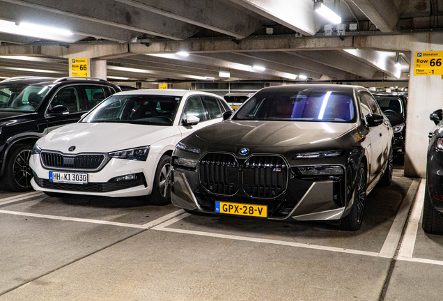 BMW M760e xDrive