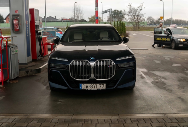 BMW M760e xDrive